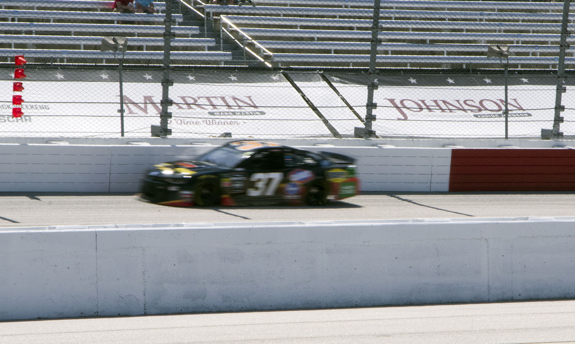 Friday at the Bojangles' Southern 500